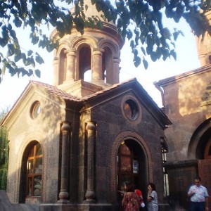 Khachqar_in_front_of_St._Zoravar_Astvatsatsin_church_9152218_29