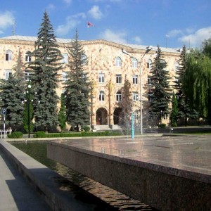 Vanadzor_city_hall,_Armenia