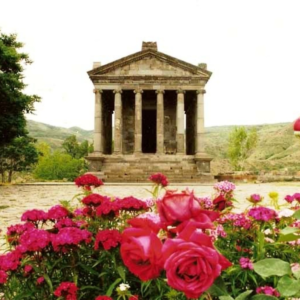 Древнегреческий храмовый комплекс в Армении