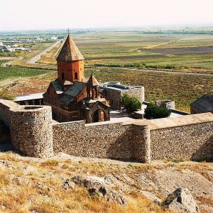 800px-540_Monastère_de_Khor_Virap_vu_de_près