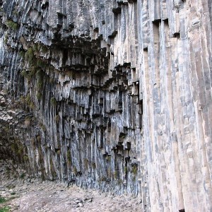 800px-Garni_Gorge_Armenia_(31)