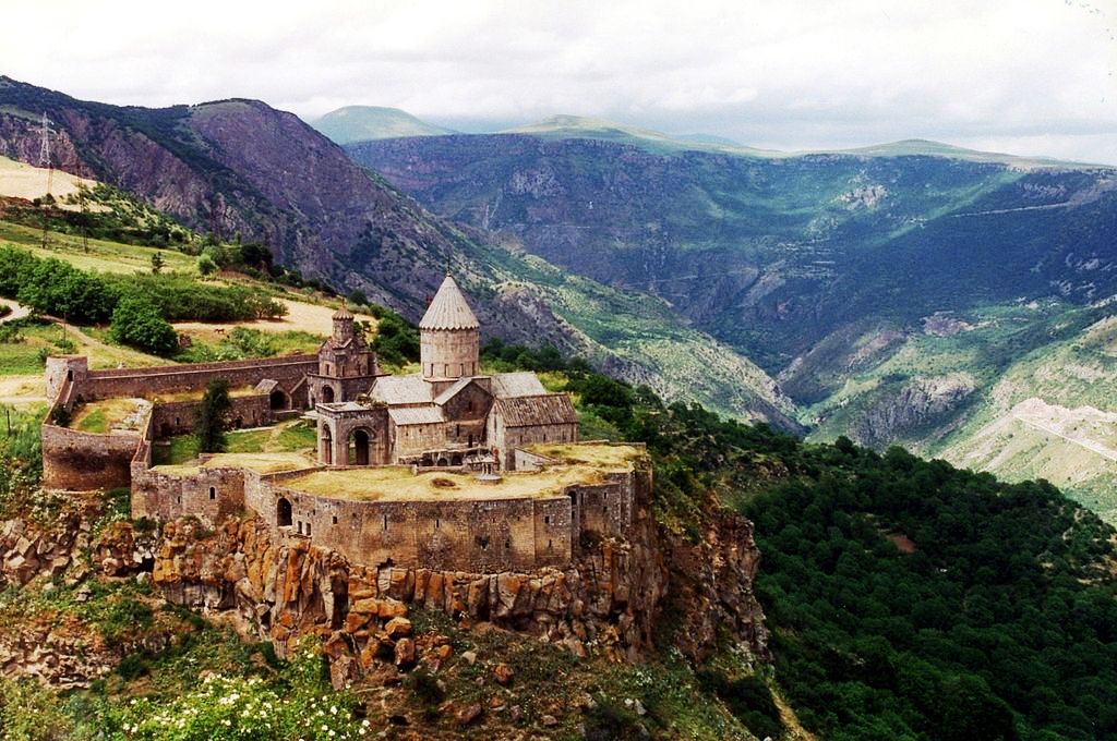 1024px-Tatev_Monastery,_Armenia