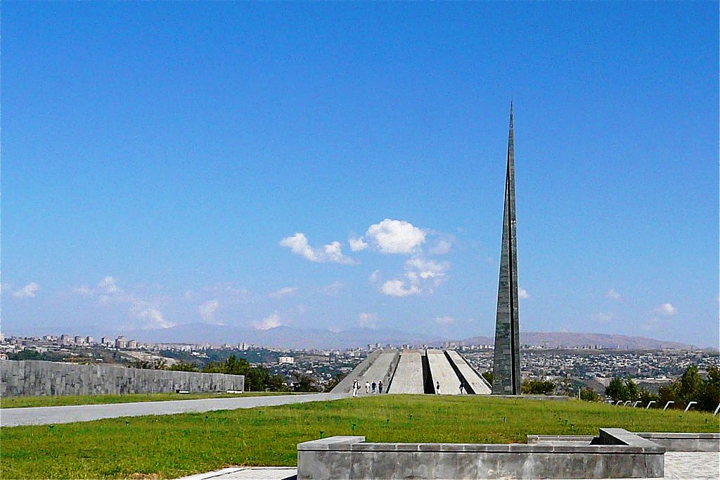 1024px-Armenian_Genocide_Memorial_-_Yerevan_(2903020364)