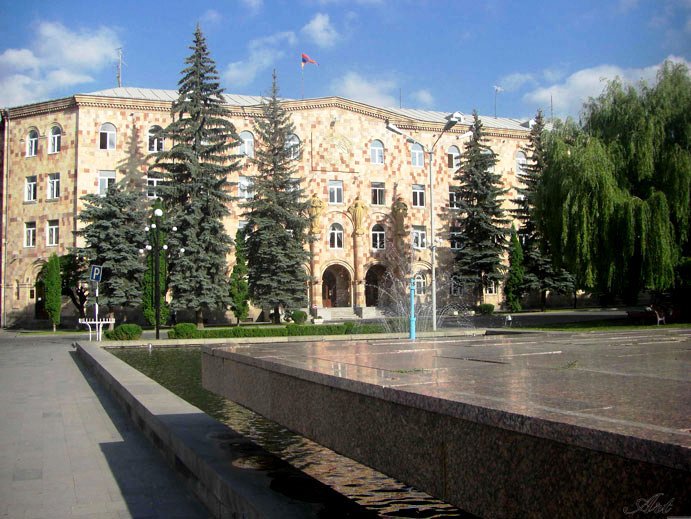 Vanadzor_city_hall,_Armenia