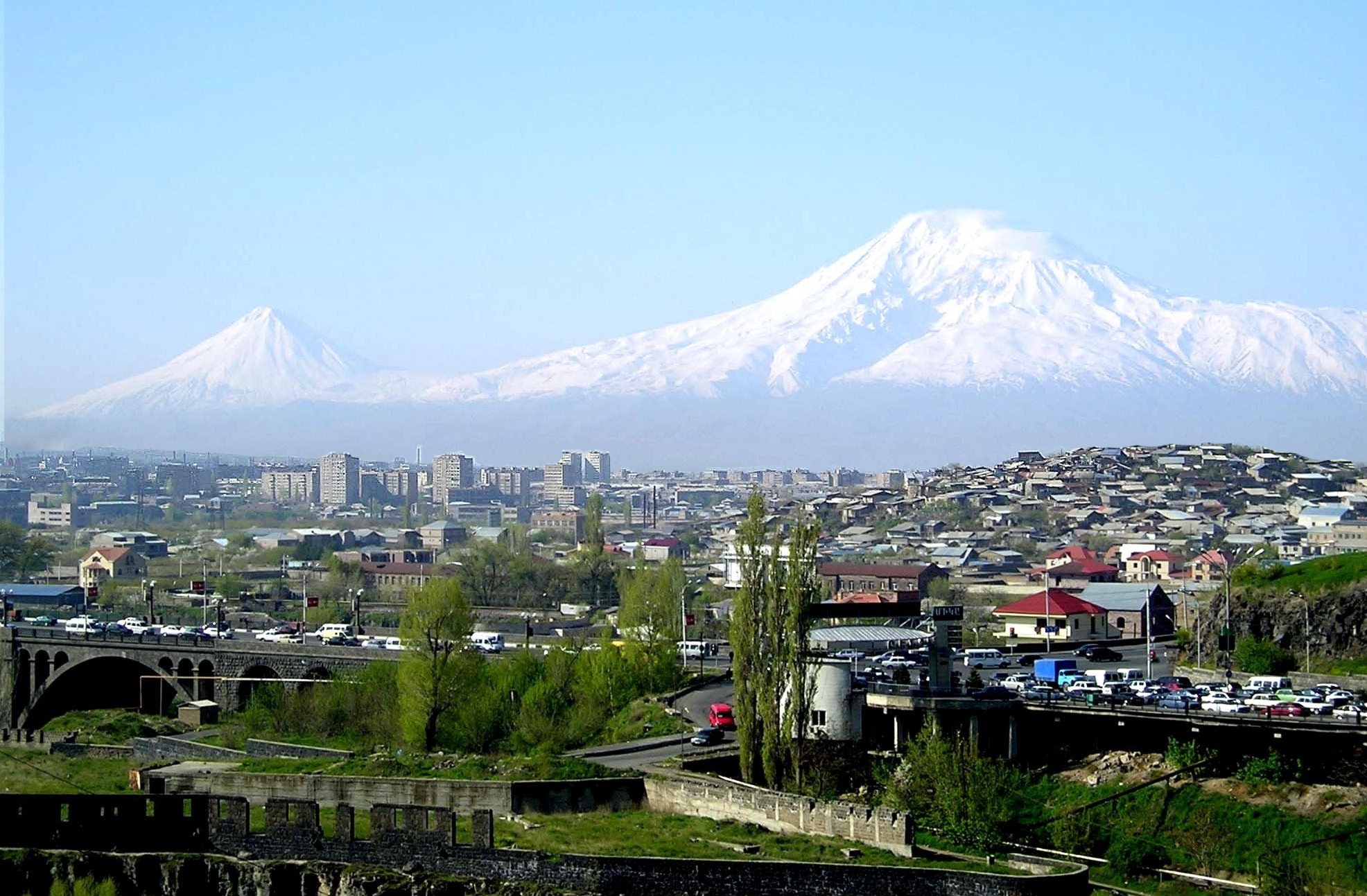 Гора в ереване. Армения Ереван Арарат. Ереван гора Арарат. Гора Арарат вид с Еревана. Гора Арарат вид из Еревана.